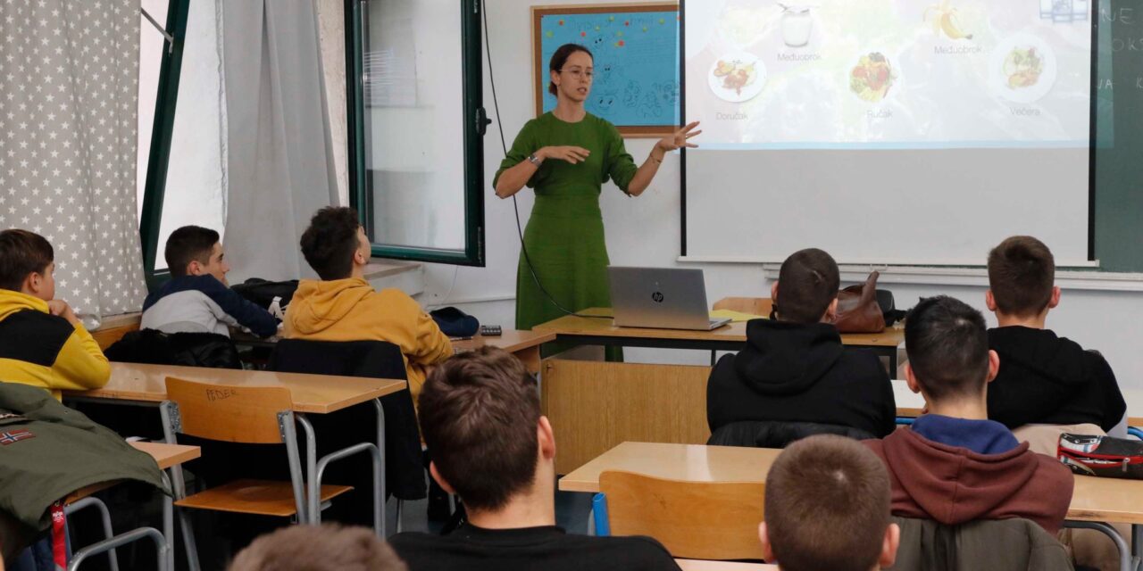 Predavanje o pravilnoj prehrani za adolescente